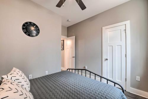 Scenic Hillside Cabin In Sylva With Hot Tub!