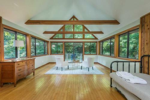 Waterfall Escape- Large Families & Guest House