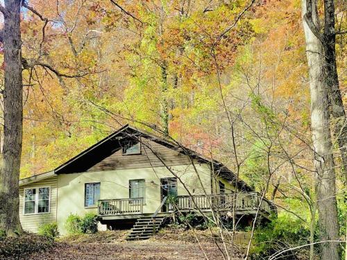 Private Mountain Cottage On 7 Acres & Creek