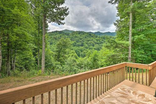 Quaint Log Cabin With Views Near West Jefferson