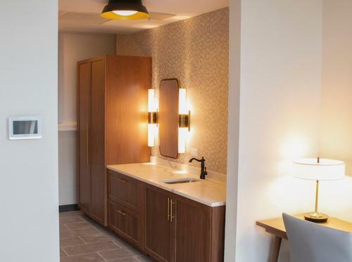 Blu-tique, Akron, A Tribute Portfolio Hotel