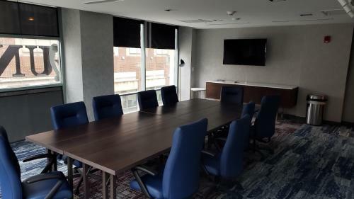 Blu-tique, Akron, A Tribute Portfolio Hotel