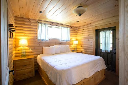 Water Lily Cabin By Amish Country Lodging