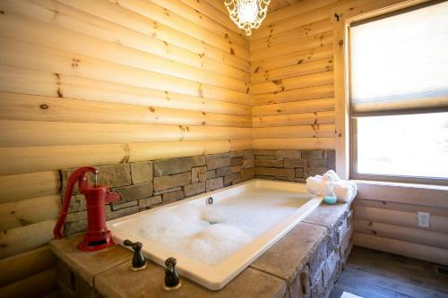 Water Lily Cabin By Amish Country Lodging