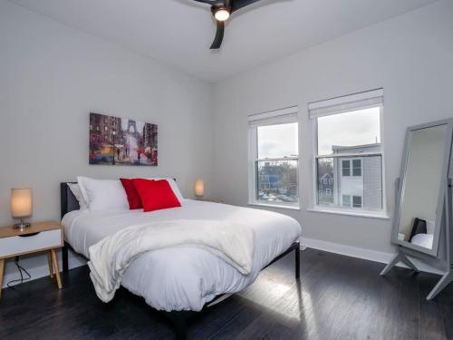 2 Bedroom Luxury Condo, Minutes From Downtown- A2