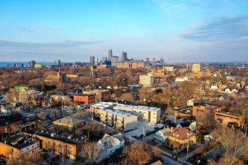 Luxury Condo With In-suite Laundry- Mins From Downtown E6