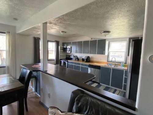 Cozy 5br Direct Lake Access Minutes From The Strip