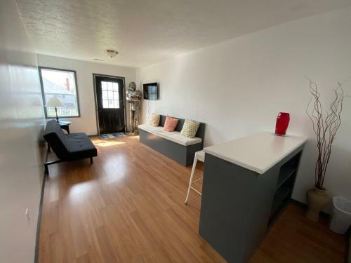 Cozy 5br Direct Lake Access Minutes From The Strip