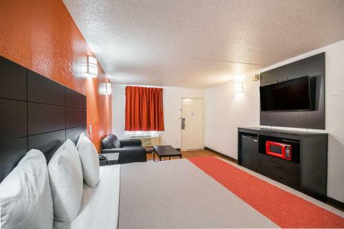 Motel New Six Inn And Suites