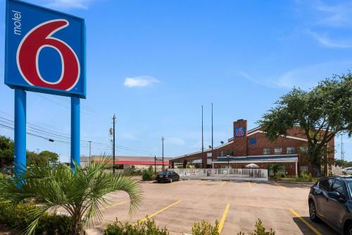 Motel New Six Inn And Suites