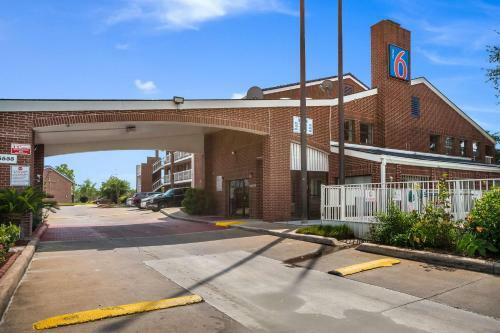 Motel New Six Inn And Suites