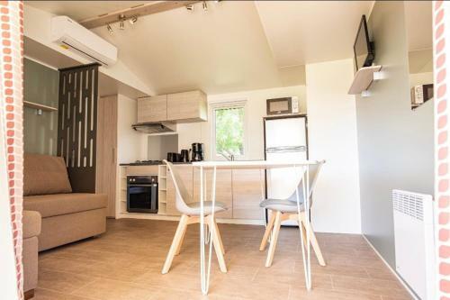 Mobile Home Ouireves Sn 1094 Facing The Mediterranean