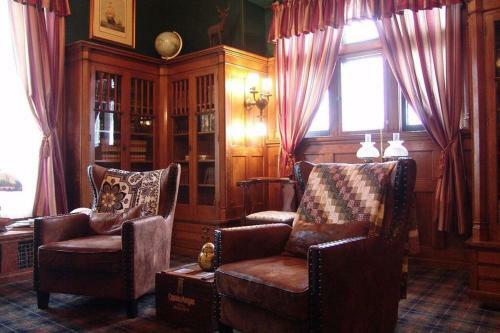Experience Living In An 1882 Victorian Home.