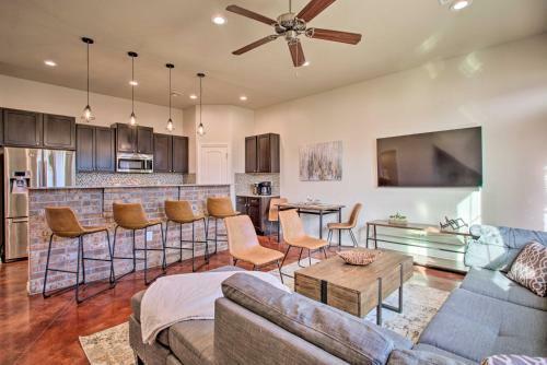 Edmond Oasis With Rooftop Lounge Walk To Dtwn!