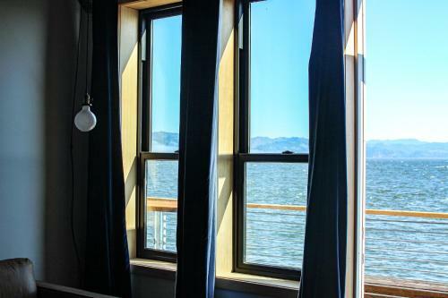 Bowline Hotel