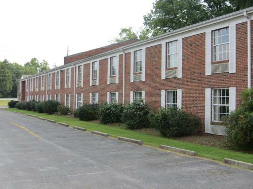 Motel Americourt Hotel And Suites - Elizabethton