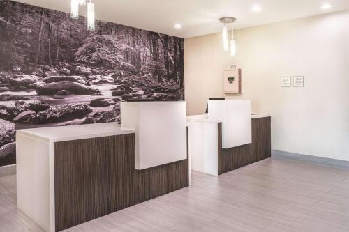 Hotel Country Inn & Suites Loudon
