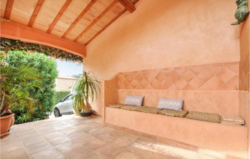 Nice Home In Le Lavandou With 3 Bedrooms