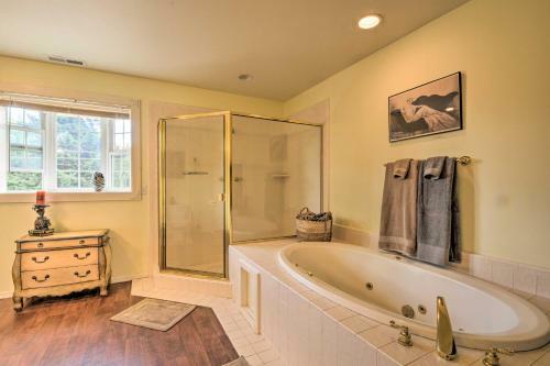 Beautiful Grants Pass Abode With Private Deck!