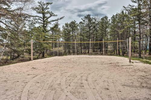Rustic Poconos Retreat With Grill, 1 Mi To Lake