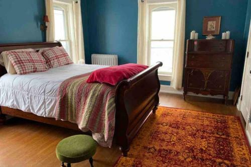 Gorgeous 4-bd Home W/ Backyard Patio/sitting Porch