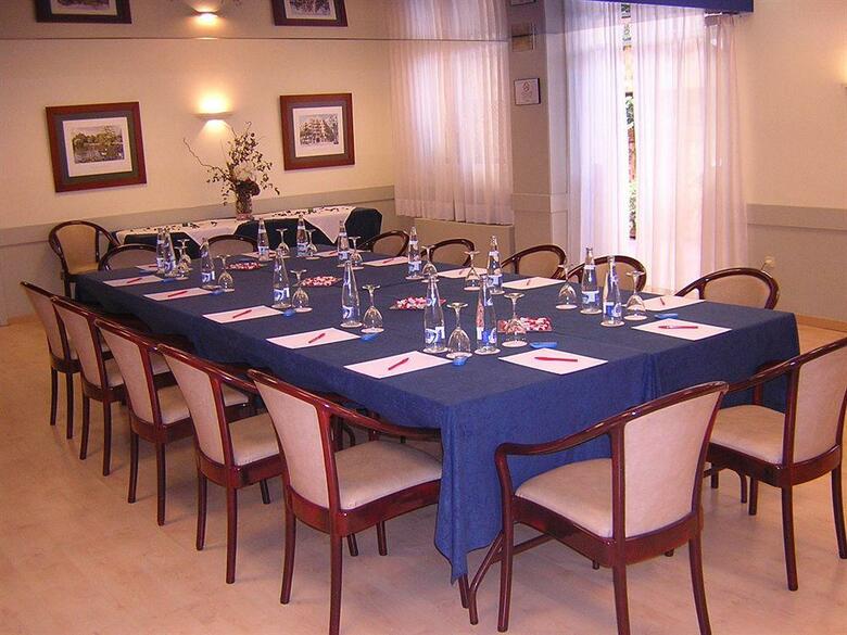 Hotel Tres Torres Atiram