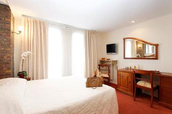 Le Grey Hotel