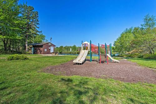 Deluxe Family Cabin With Game Room And Fire Pit!