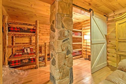 Deluxe Family Cabin With Game Room And Fire Pit!