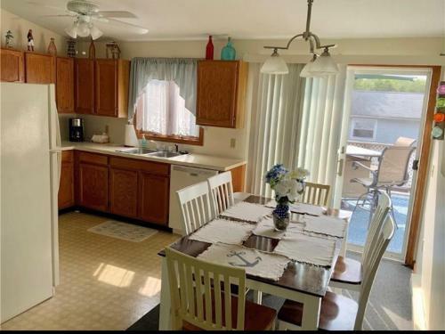 4 Bedroom Pettaquamscutt Lake Shores Home