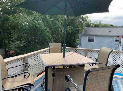 4 Bedroom Pettaquamscutt Lake Shores Home