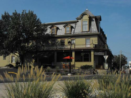 Posada Altland House Inn & Suites