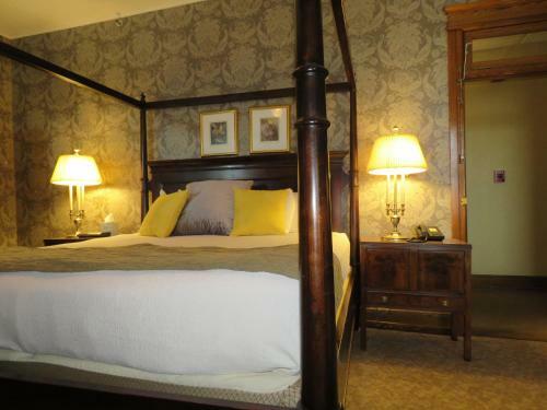 Posada Altland House Inn & Suites
