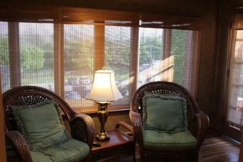 Posada Altland House Inn & Suites