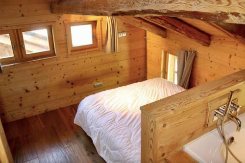 Charming Vintage Cottages With Balcony And Sauna