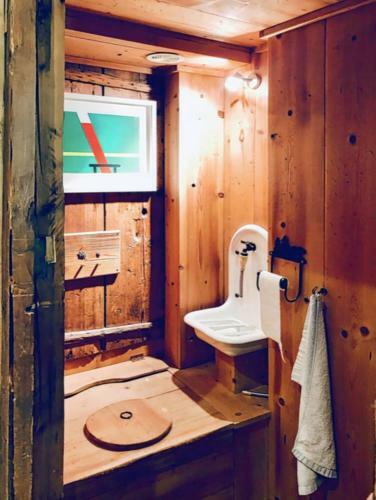 Charming Vintage Cottages With Balcony And Sauna