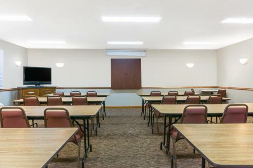 Posada La Quinta Inn & Suites Piqua