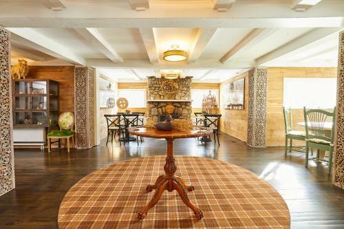 Posada Shelter Harbor Inn