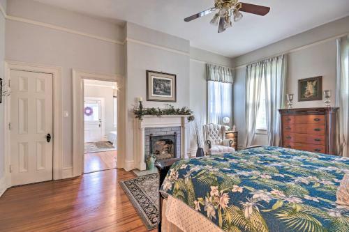 Exquisite Anderson Villa With Sunroom And Grill