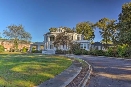 Exquisite Anderson Villa With Sunroom And Grill