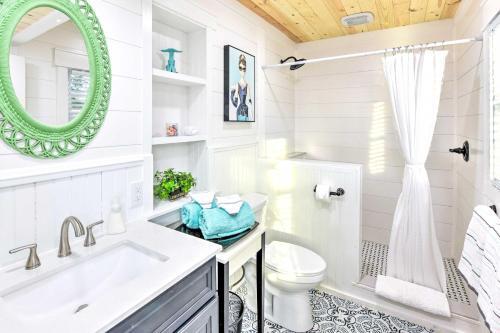 Bright Beaufort Home With Porch And Fire Pit!