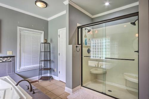 Lakefront Oasis With Hot Tub And Outdoor Kitchen!