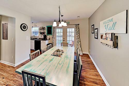2076 Clayton St