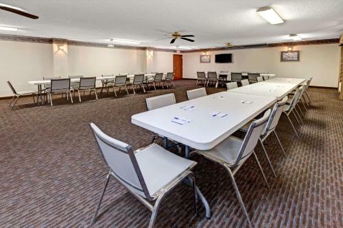 Motel Baymont Inn And Suites El Reno