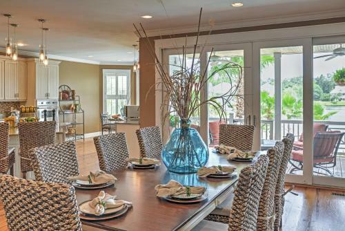 Spacious Lakefront Retreat With Fishing Dock And Deck!