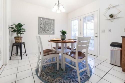 Beautiful Boho Condo In Johnson City, Tn King Bed
