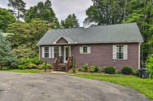 Lakefront Cottage With Private Double Dock