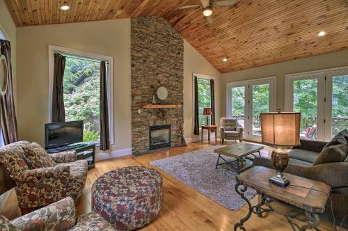 Lakefront Cottage With Private Double Dock