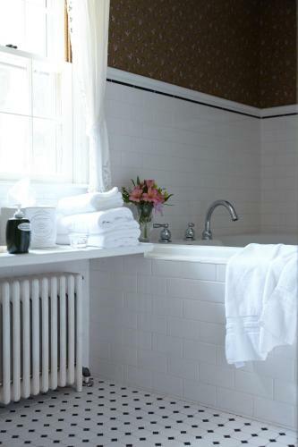 Bed & Breakfast Adair Country Inn & Restaurant