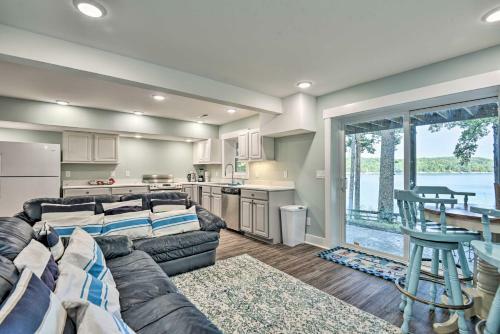 Renovated Lakeside Home With Private Boat Dock!